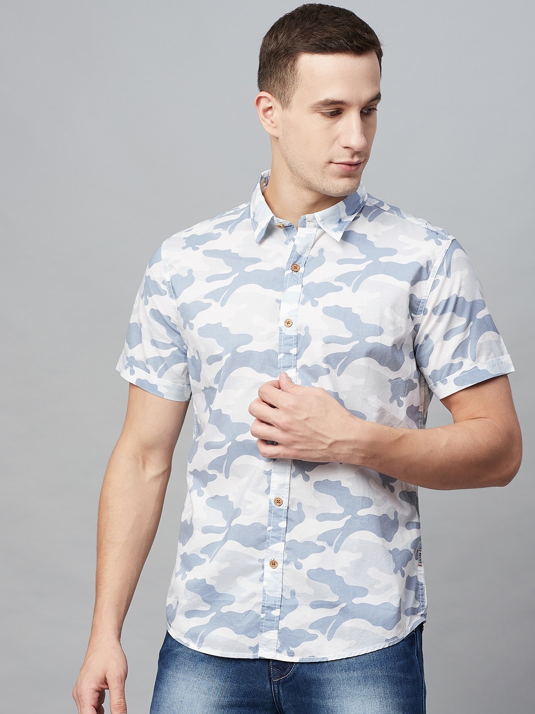 

BEAT LONDON by PEPE JEANS Men White & Blue Slim Fit Printed Casual Shirt