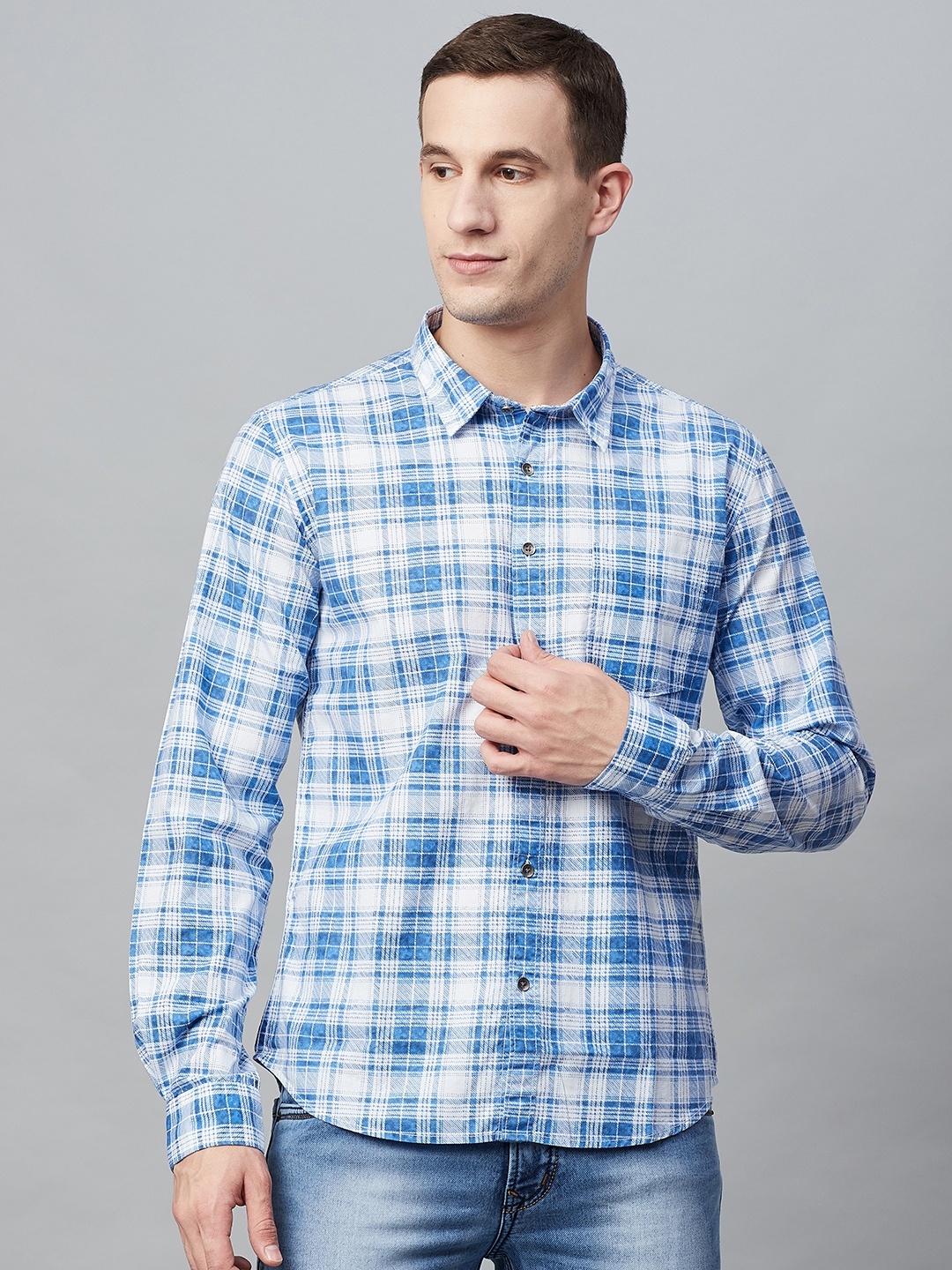 

BEAT LONDON by PEPE JEANS Men Blue & Off-White Slim Fit Checked Casual Shirt