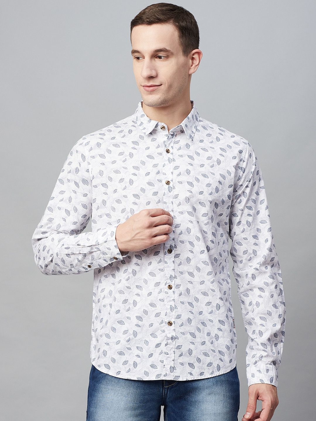 

BEAT LONDON by PEPE JEANS Men White & Navy Blue Slim Fit Leaf Print Casual Shirt