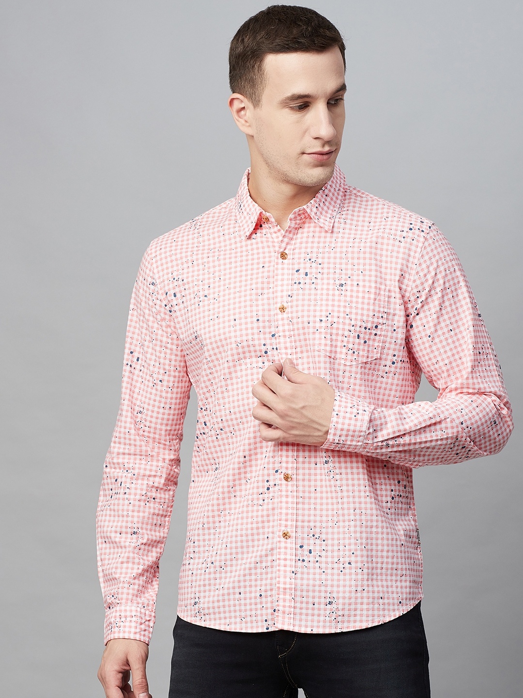 

BEAT LONDON by PEPE JEANS Men Off-White & Peach-Coloured Slim Fit Checked Casual Shirt