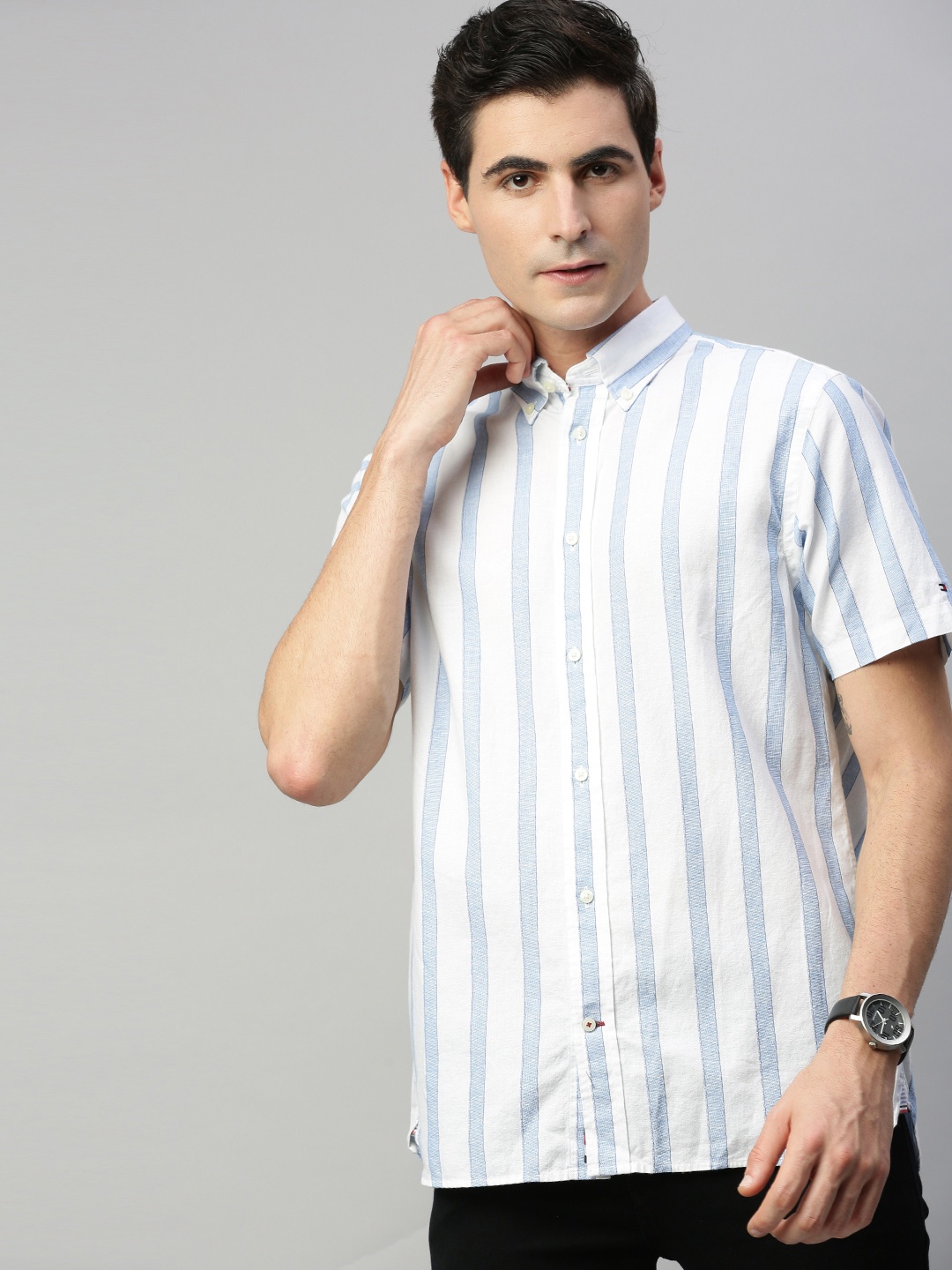 

Tommy Hilfiger Men White & Blue Regular Fit Striped Casual Cotton-Linen Shirt