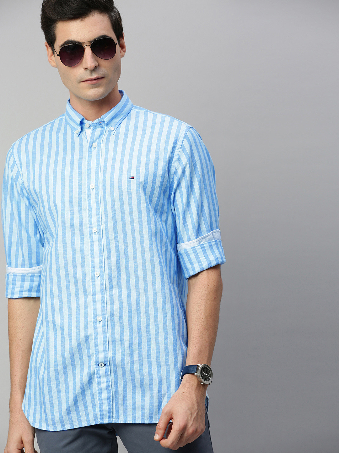 

Tommy Hilfiger Men Blue & White Regular Fit Striped Casual Shirt