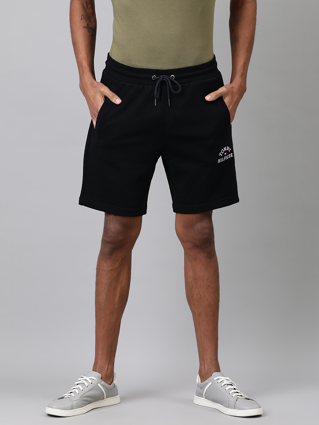 

Tommy Hilfiger Men Black Solid Regular Fit Regular Shorts