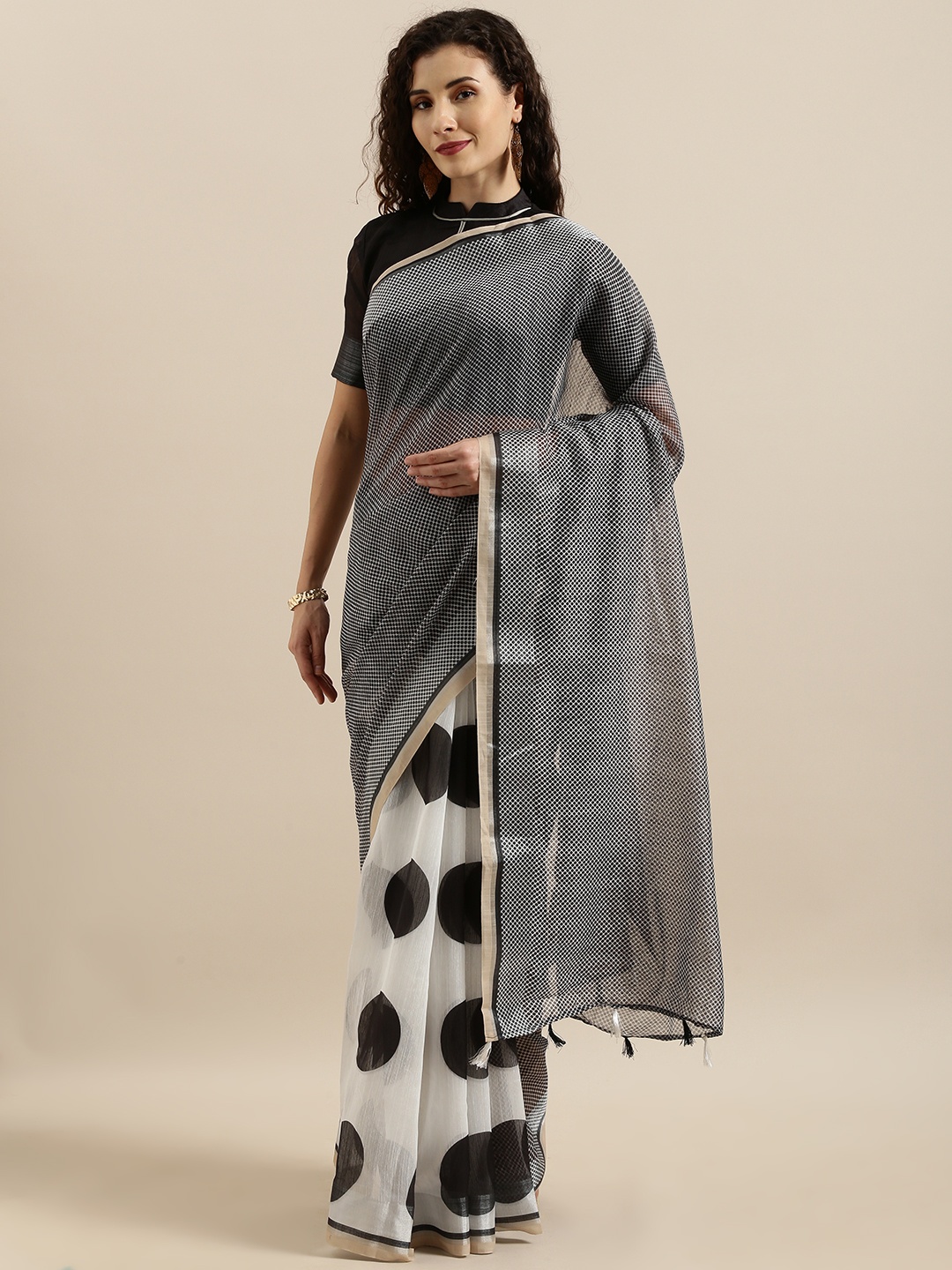 

SHAVYA Black & White Linen Blend Printed Saree