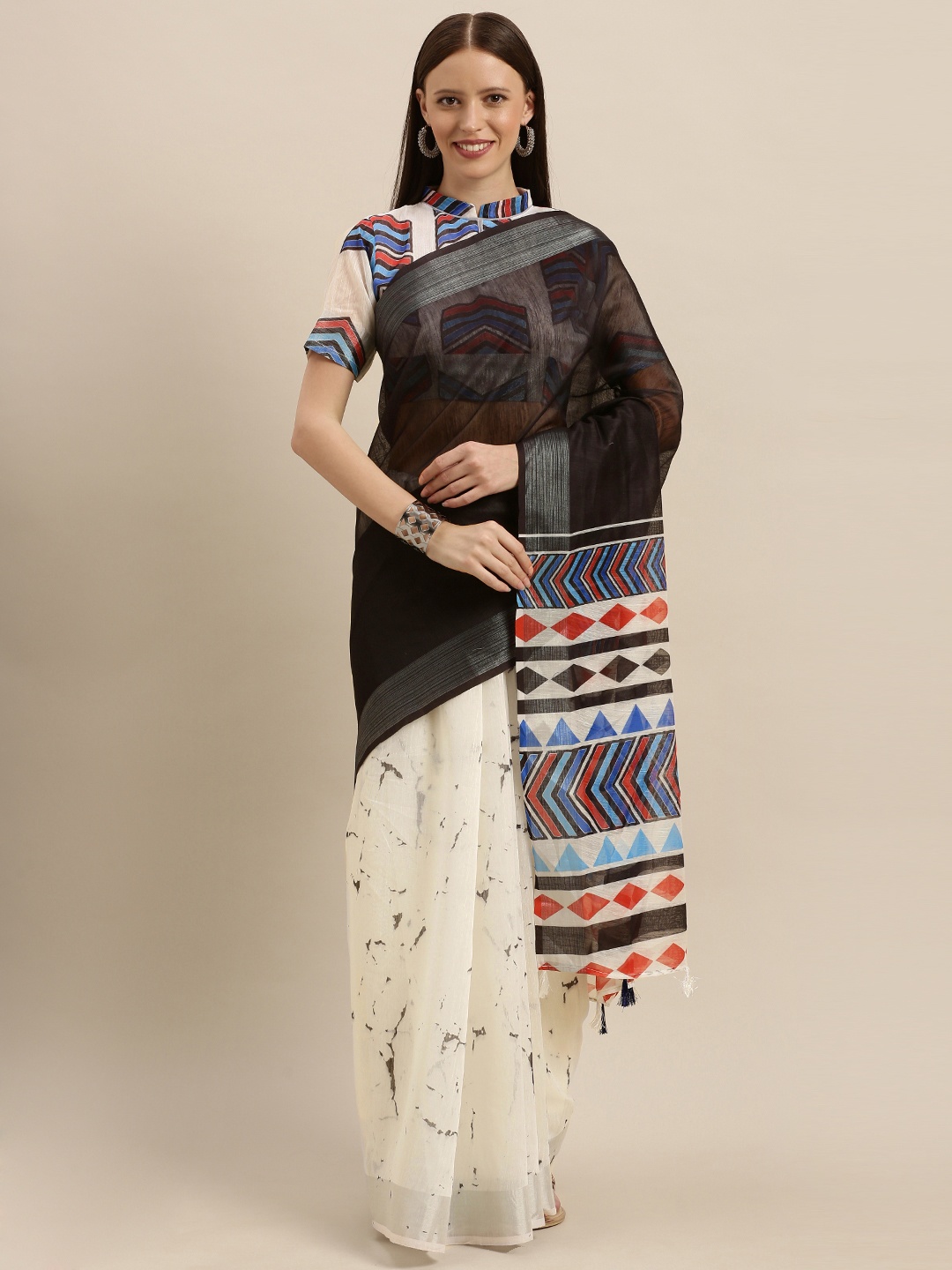 

SHAVYA White & Black Linen Blend Abstract Printed Saree