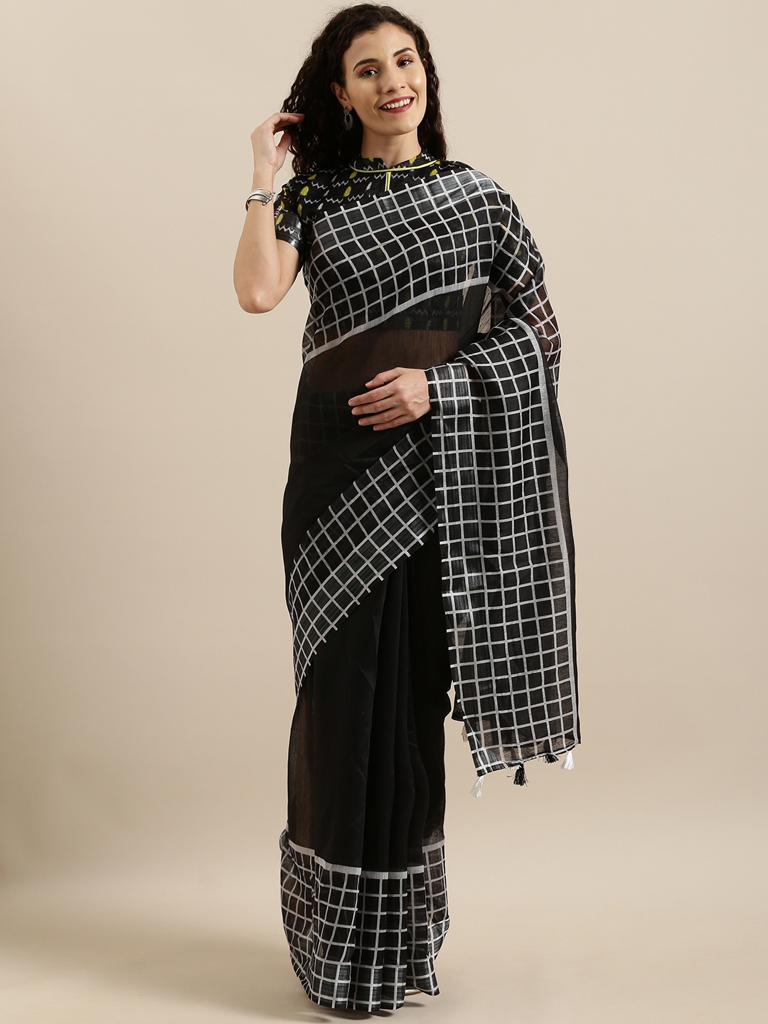 

SHAVYA Black & Grey Linen Blend Solid Saree