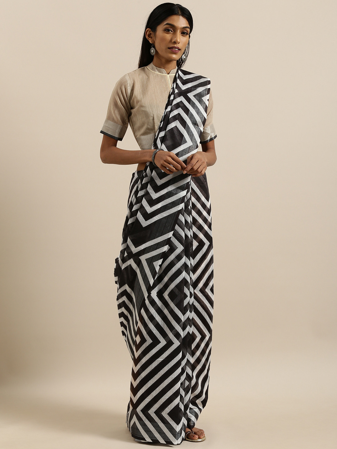 

SHAVYA Black & White Linen Blend Printed Saree
