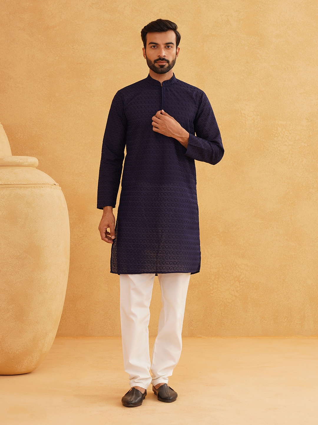 

SOJANYA Men Navy Blue & White Embroidered Kurta with Churidar