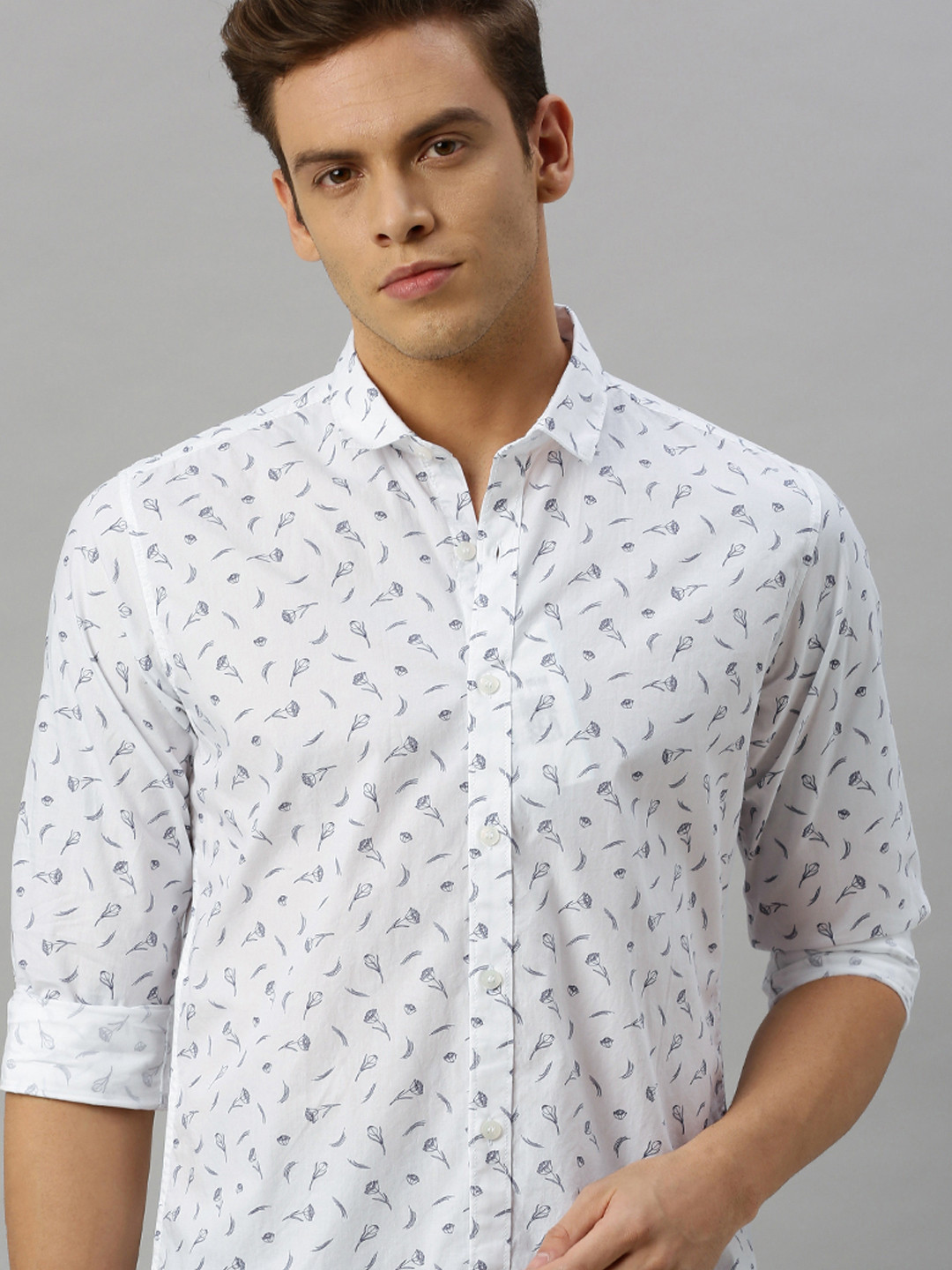 

Mast & Harbour Men White & Navy Blue Regular Fit Printed Casual Shirt