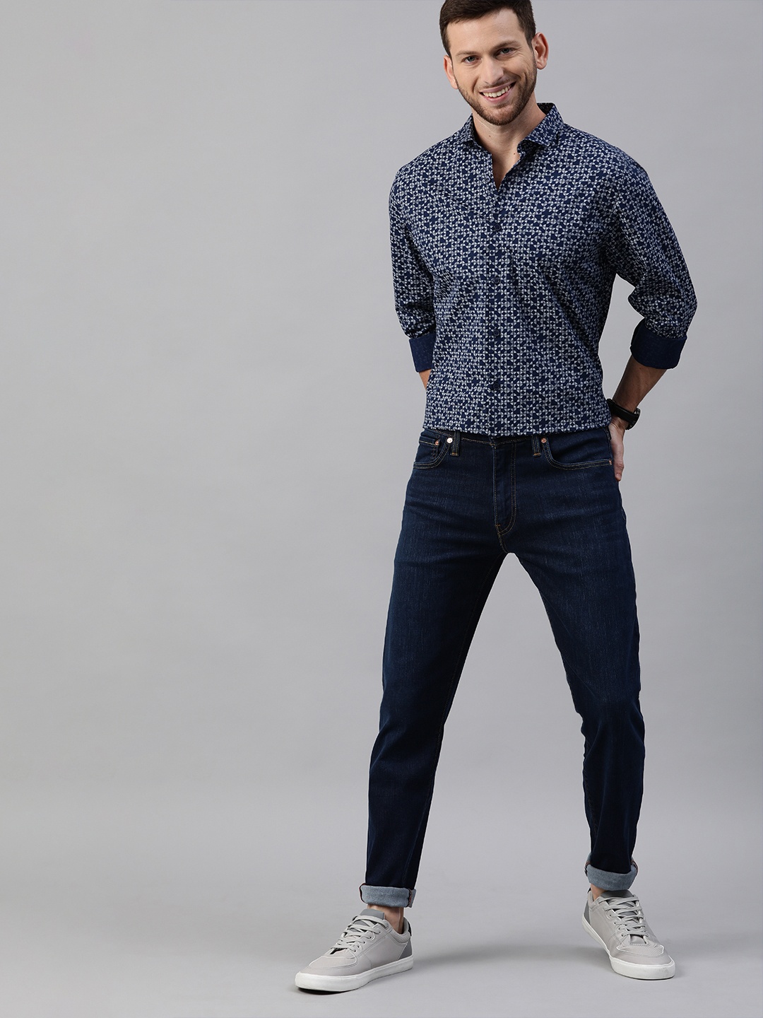 

Mast & Harbour Men Navy Blue & White Regular Fit Checked Casual Shirt