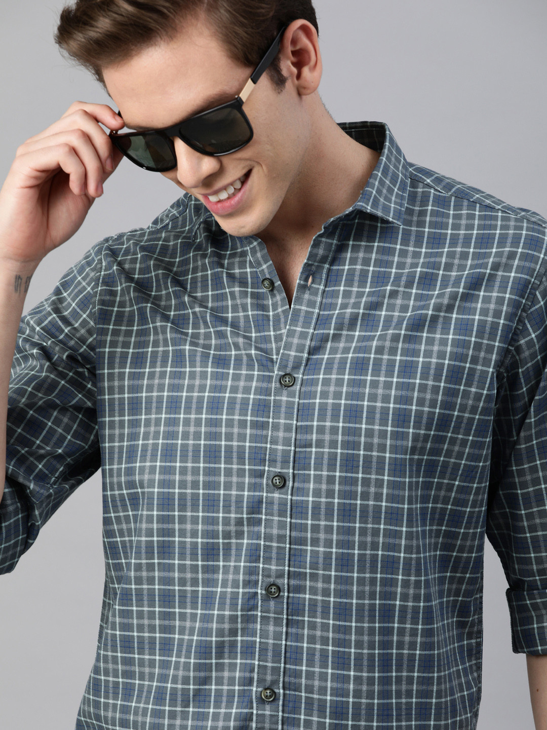 

Mast & Harbour Men Grey & Blue Regular Fit Checked Smart Casual Shirt