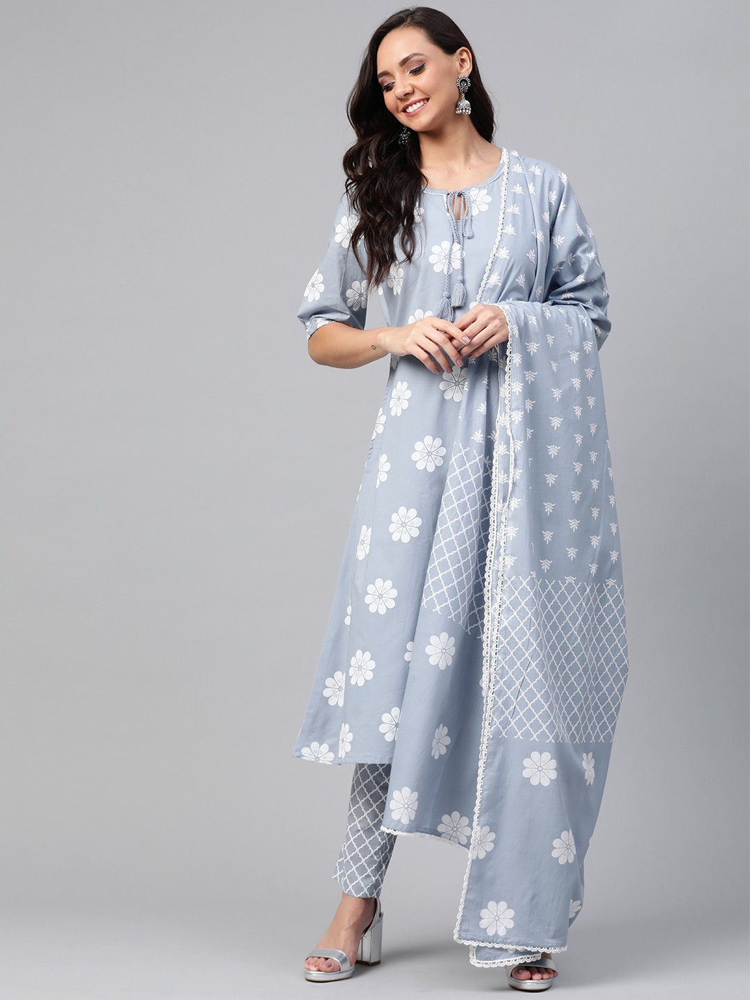 

HERE&NOW Women Blue & White Floral Printed Kurta with Trousers & Dupatta