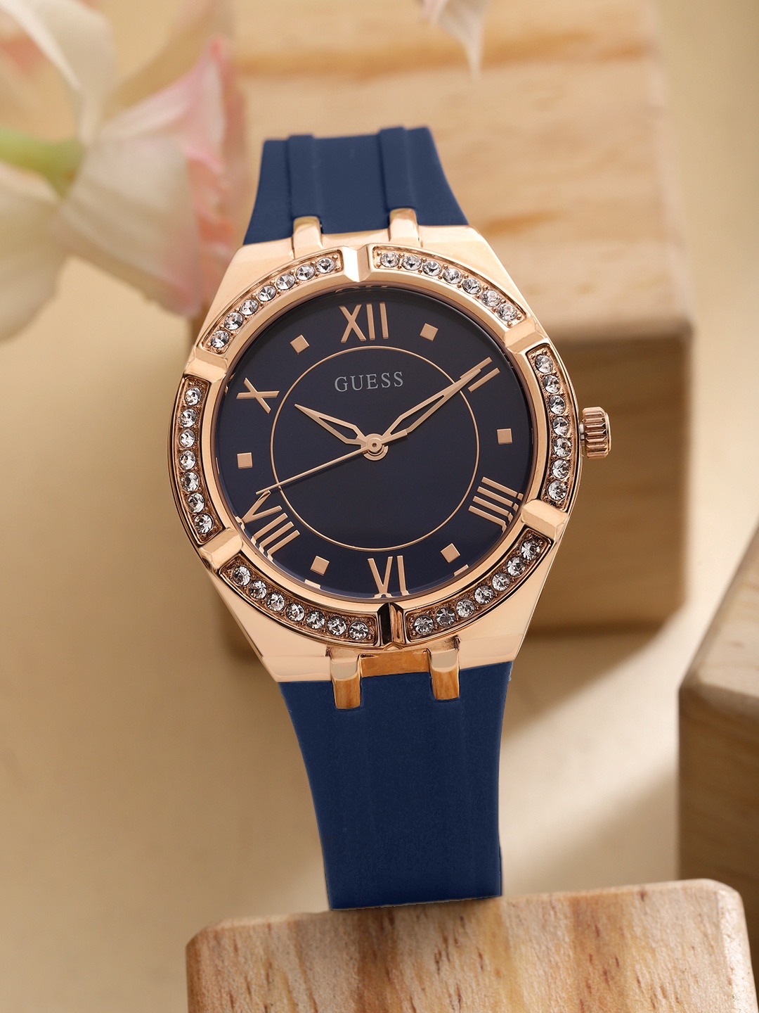

GUESS Women Blue Analogue Watch GW0034L4