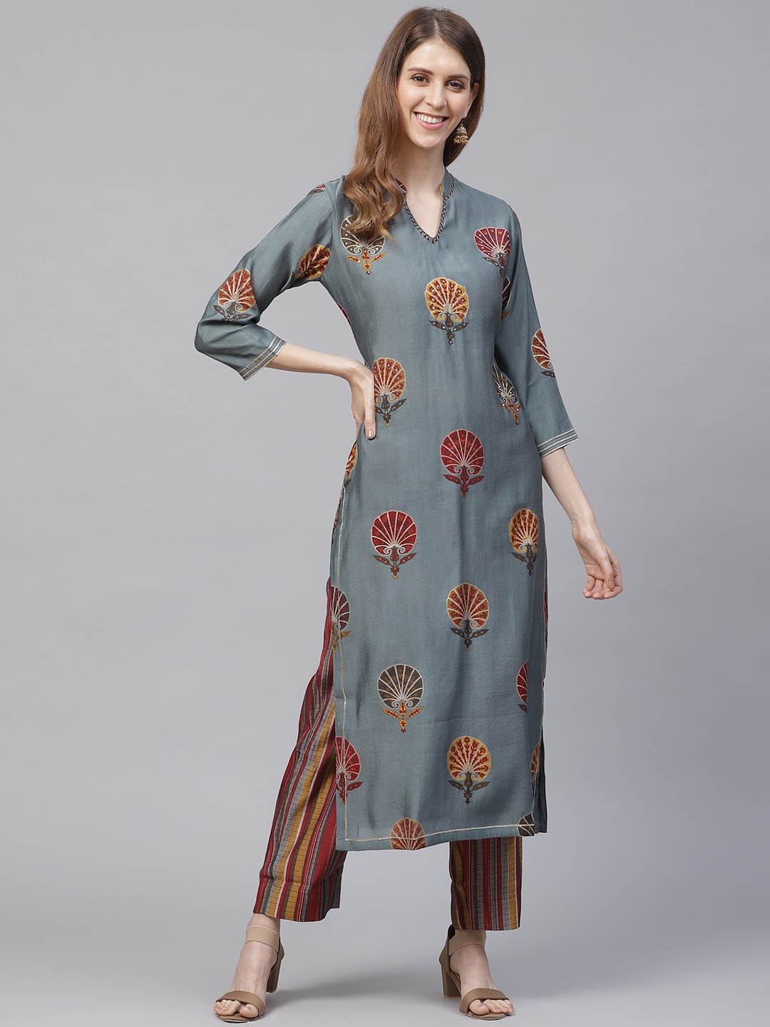 

Ishin Women Grey & Maroon Foil Printed Kurta with Palazzos