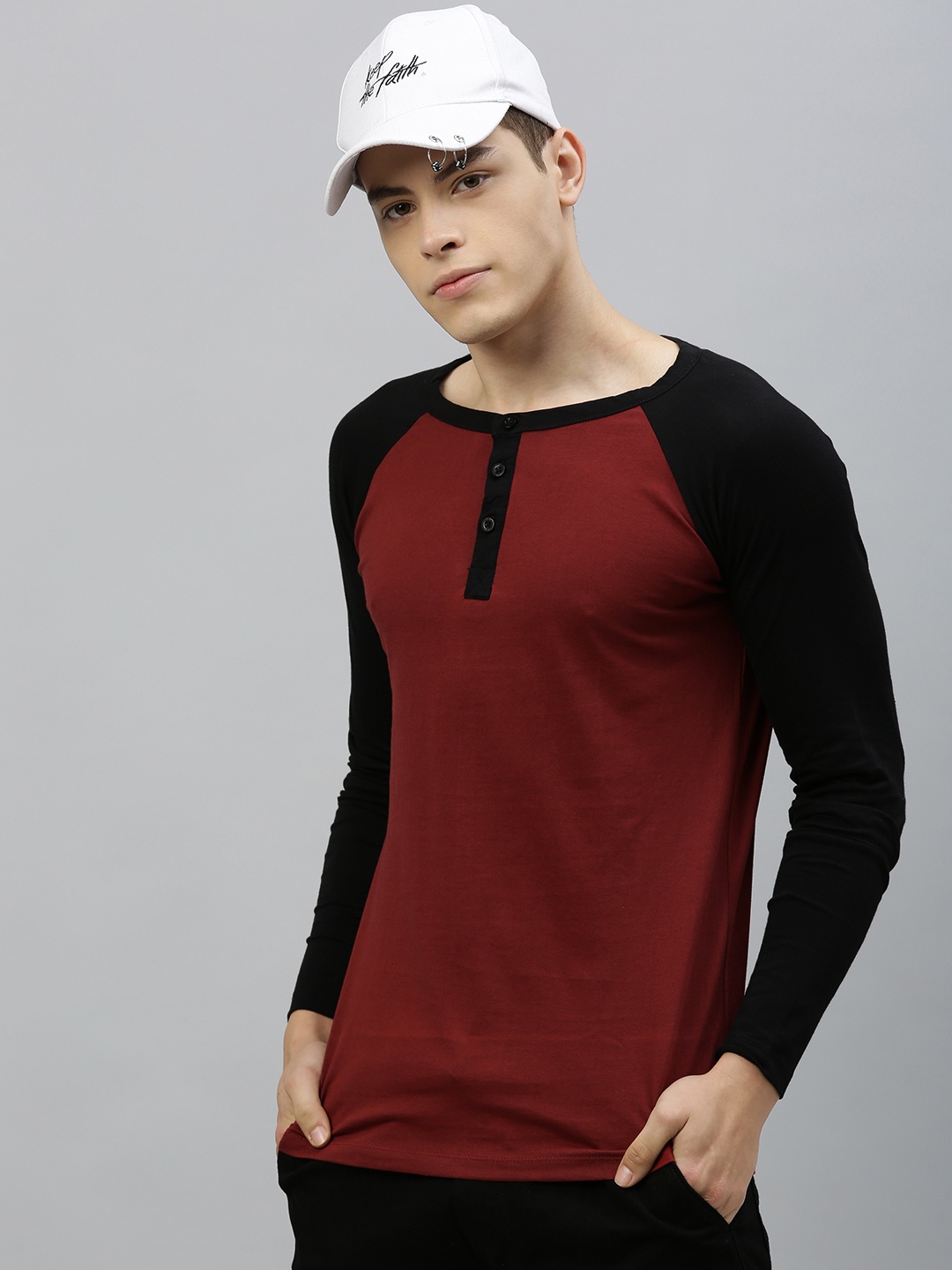 

Urbano Fashion Men Maroon Solid Henley Neck Pure Cotton T-shirt