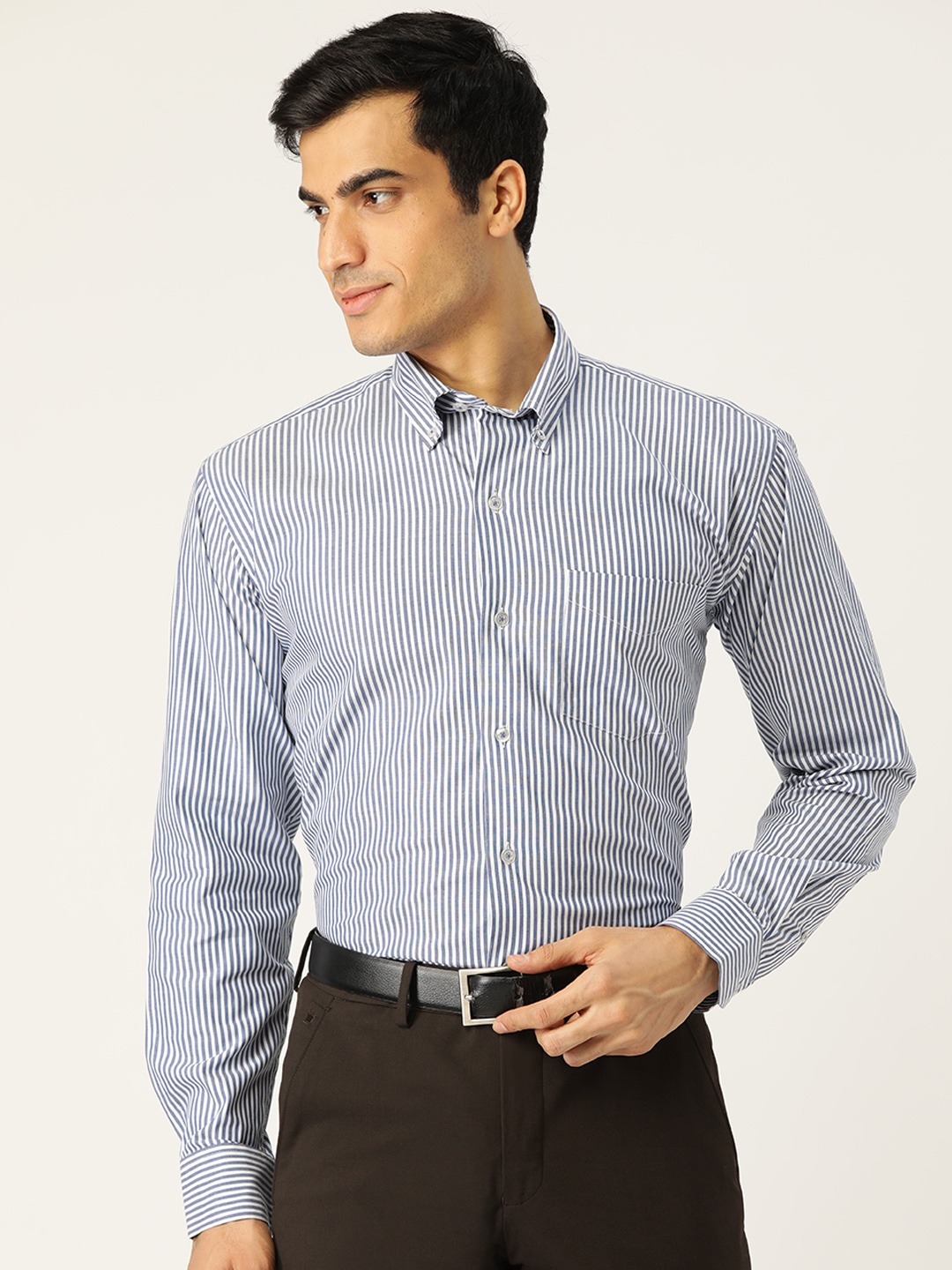 

Hancock Men White & Navy Blue Regular Fit Striped Formal Shirt