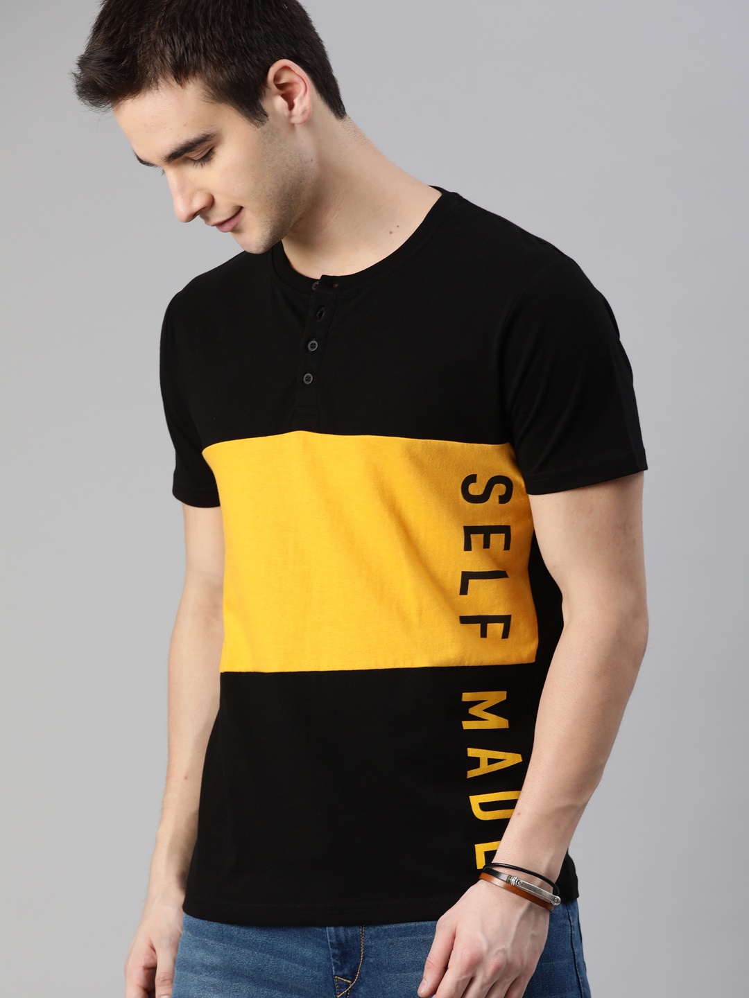 

HERE&NOW Men Black Colourblocked Round Neck T-shirt