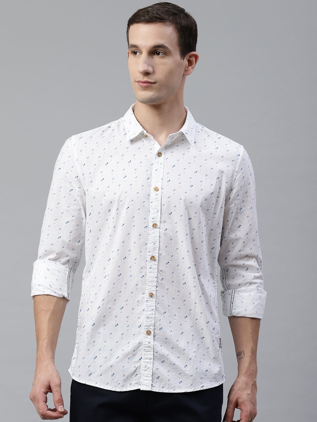 

BEAT LONDON by PEPE JEANS Men White & Blue Slim Fit Printed Casual Shirt