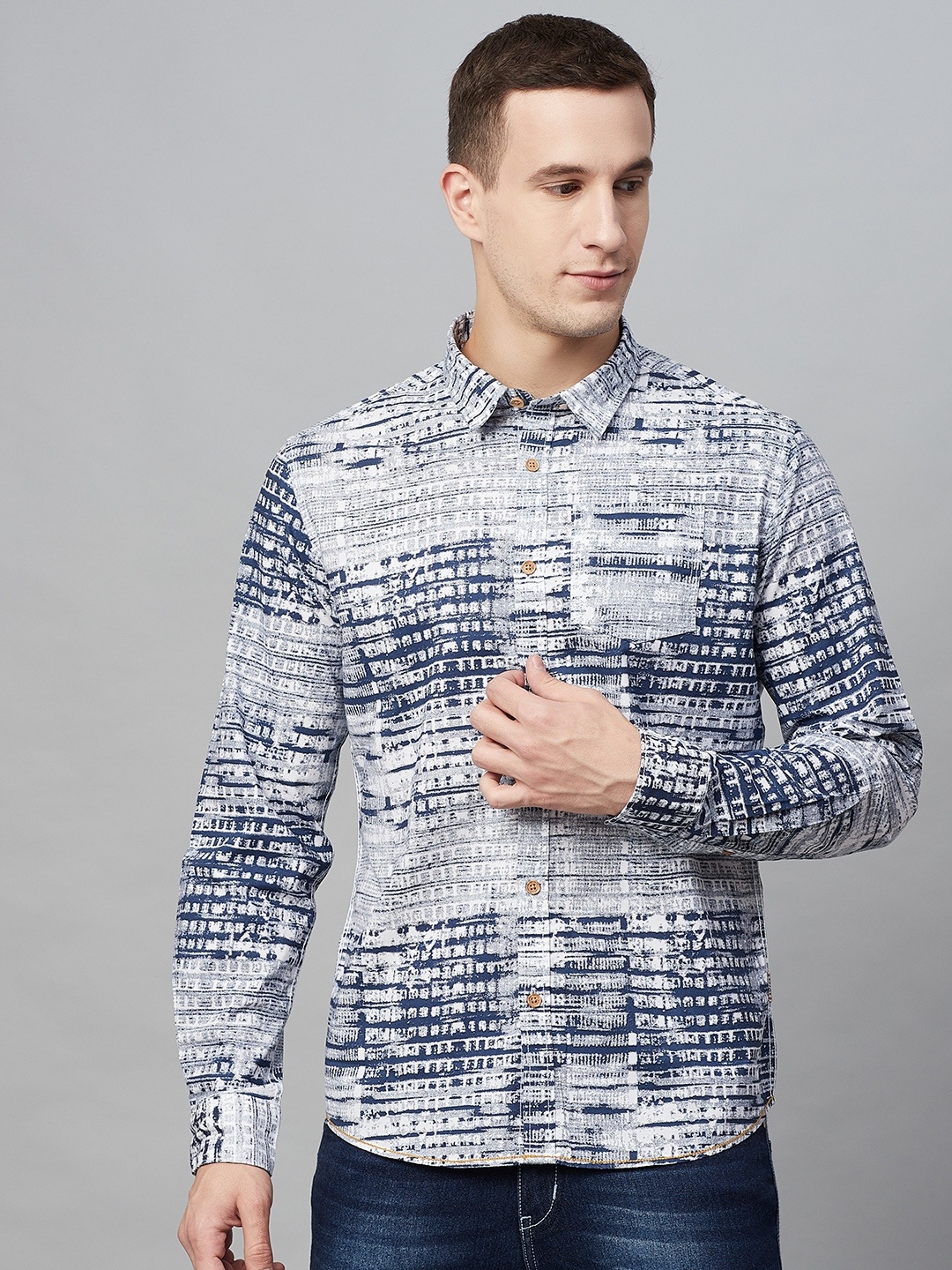 

BEAT LONDON by PEPE JEANS Men White & Navy Blue Slim Fit Printed Casual Shirt