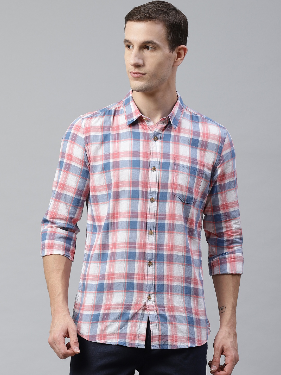 

BEAT LONDON by PEPE JEANS Men Blue & Coral Pink Slim Fit Checked Casual Shirt