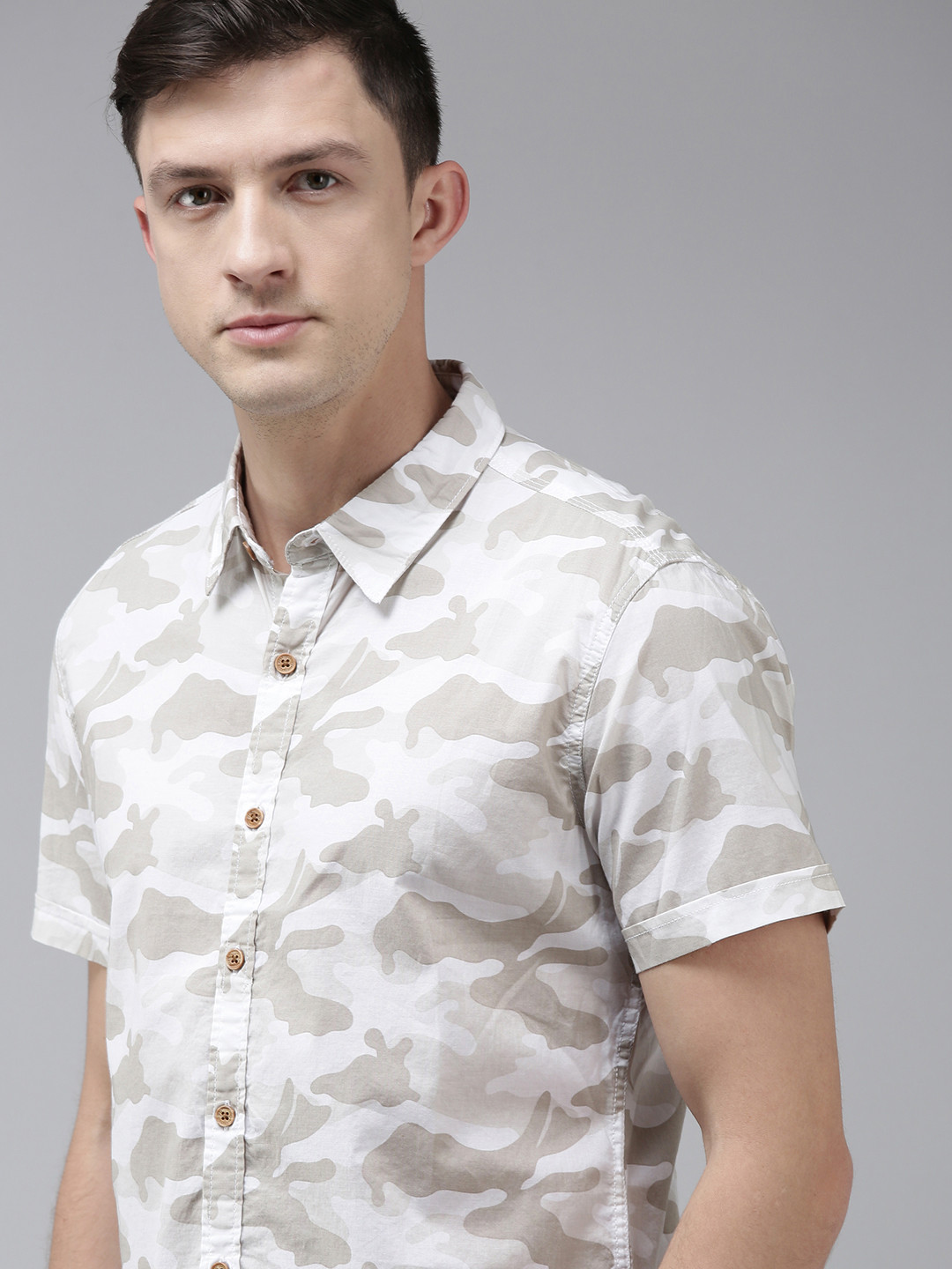 

BEAT LONDON by PEPE JEANS Men Beige Slim Fit Camouflaged Printed Casual Shirt