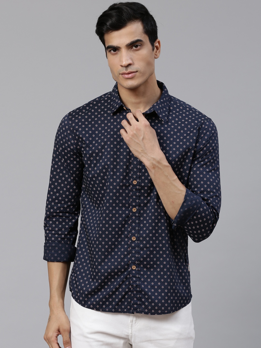 

BEAT LONDON by PEPE JEANS Men Navy Blue & Off-White Slim Fit Printed Casual Shirt