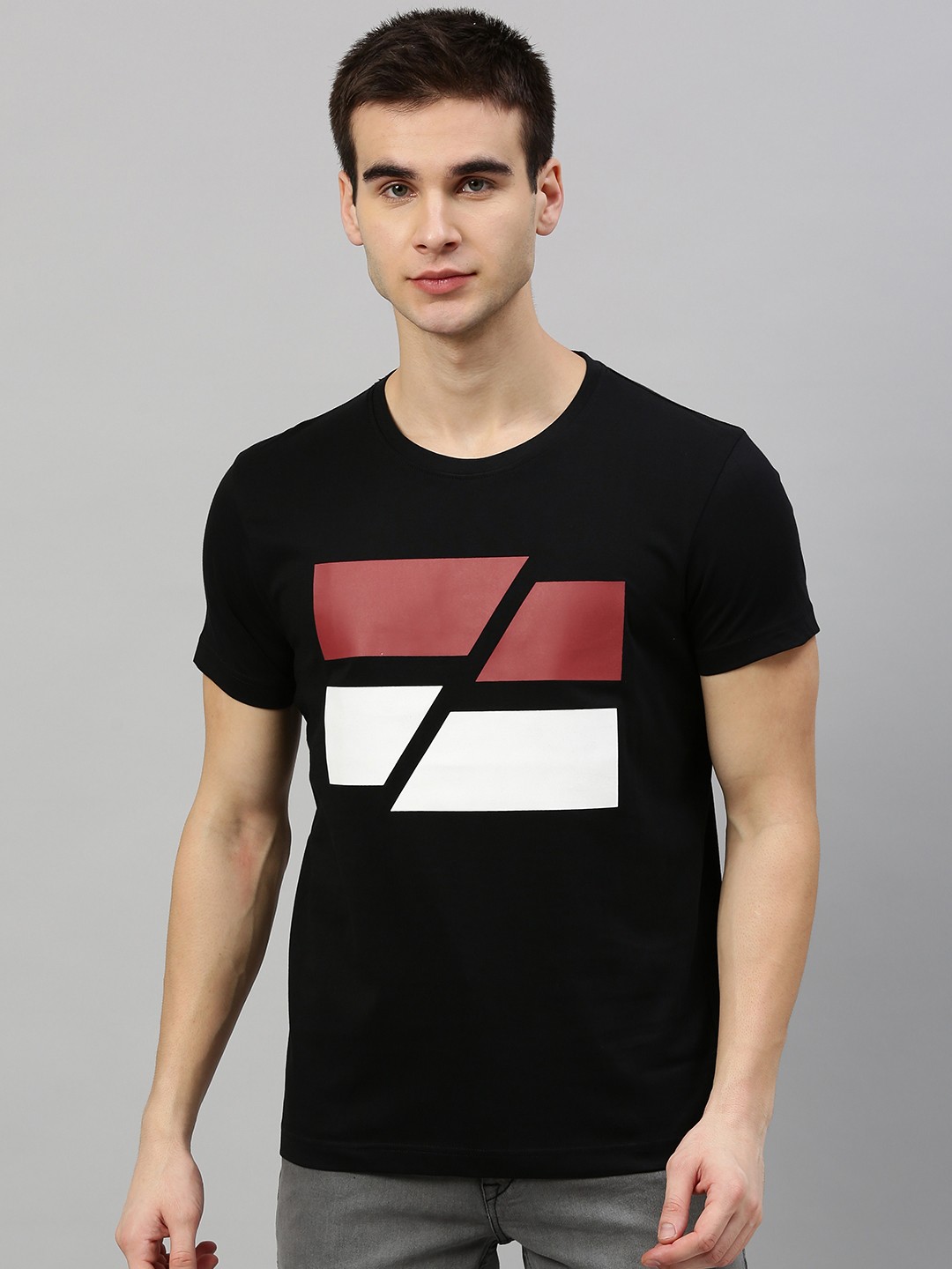 

HERENOW Men Black Geometric Printed Round Neck Pure Cotton T-shirt