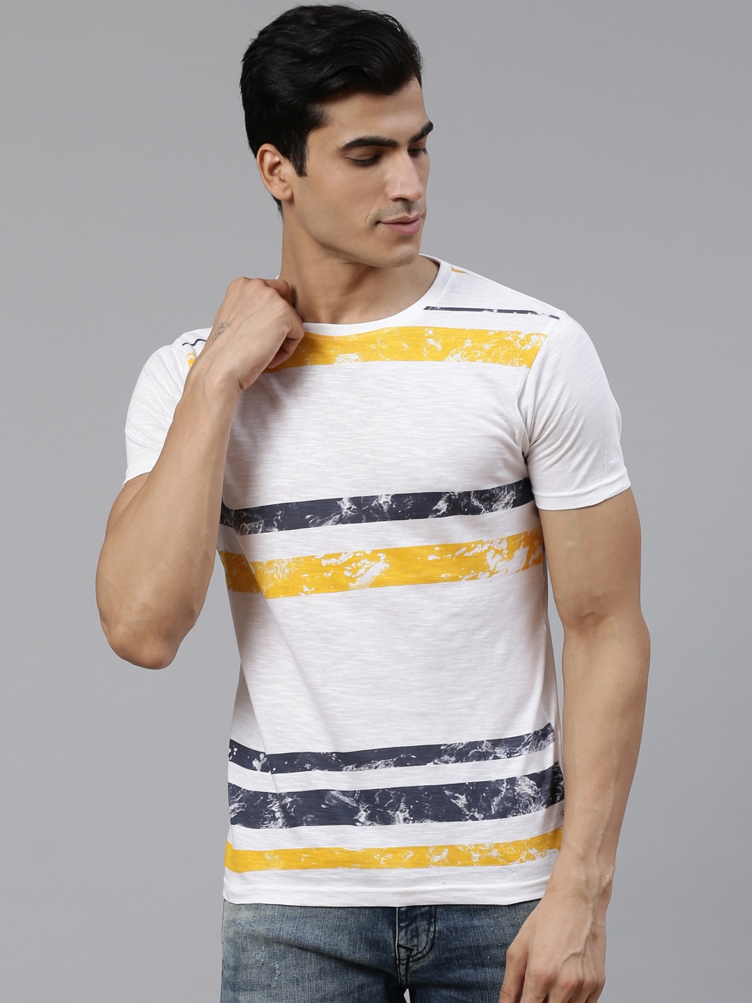 

BEAT LONDON by PEPE JEANS Men White & Yellow Slim Fit Striped Round Neck T-shirt