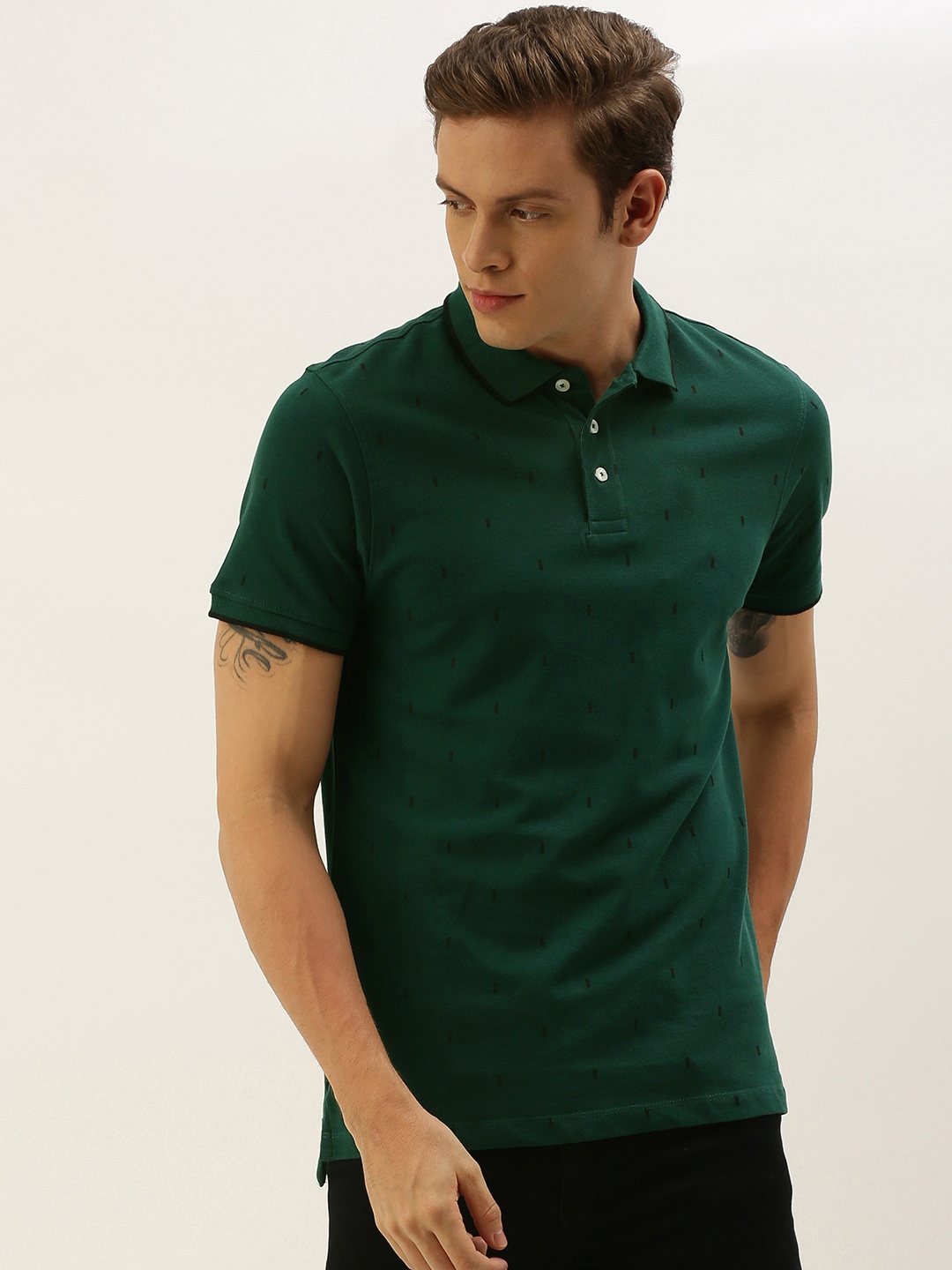 

INVICTUS Men Green Geometric Printed Polo Collar T-shirt