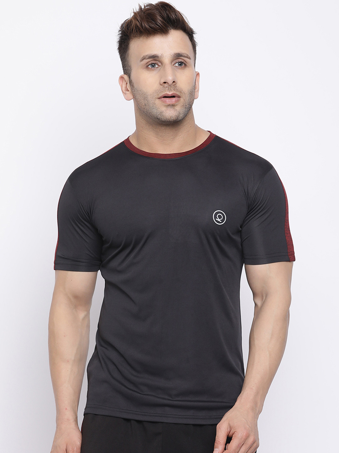 

CHKOKKO Men Black Solid Round Neck T-shirt