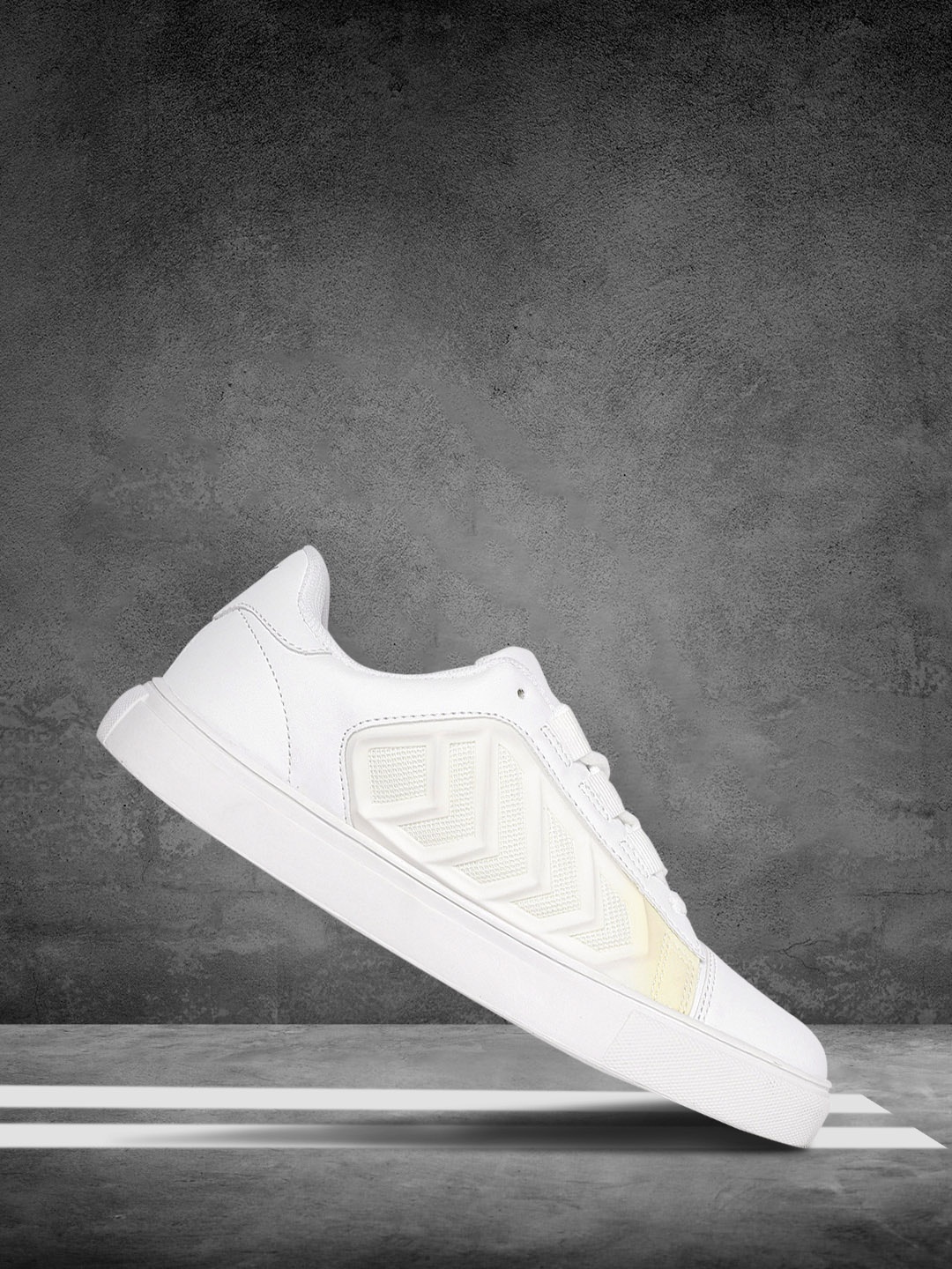 

HRX by Hrithik Roshan Women White Solid Pro Sneakers