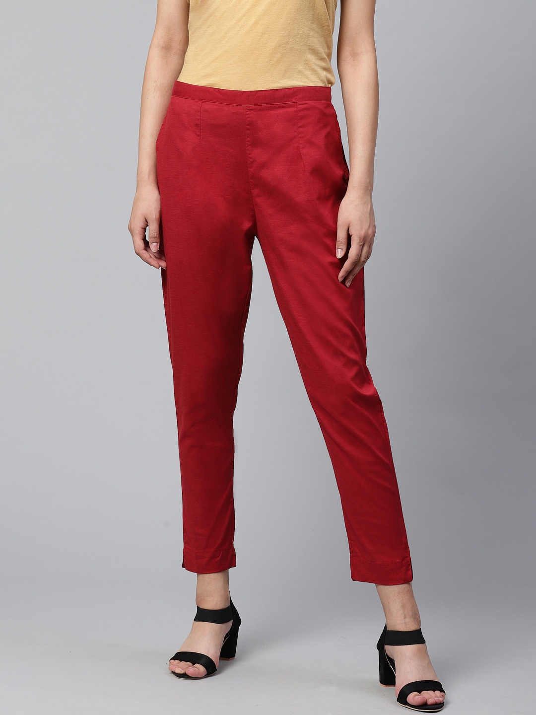 

Cayman Women Red Tapered Fit Solid Cropped Regular Trousers
