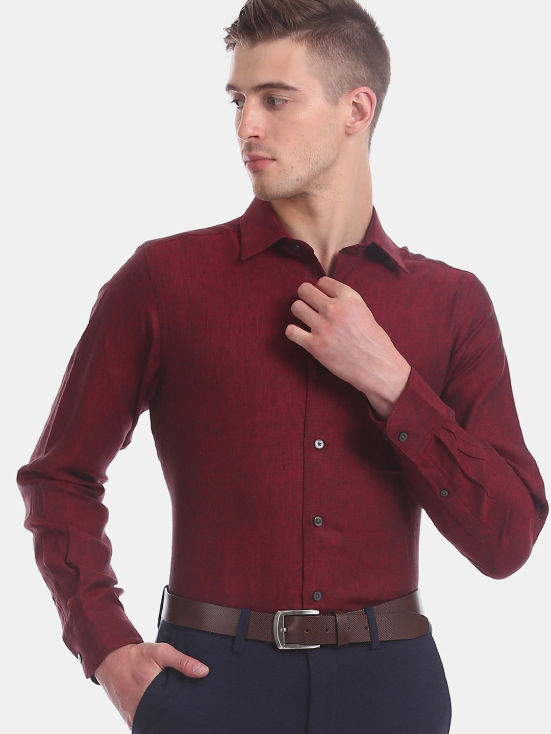 

Arrow Men Red Regular Fit Solid Pure Linen Formal Shirt
