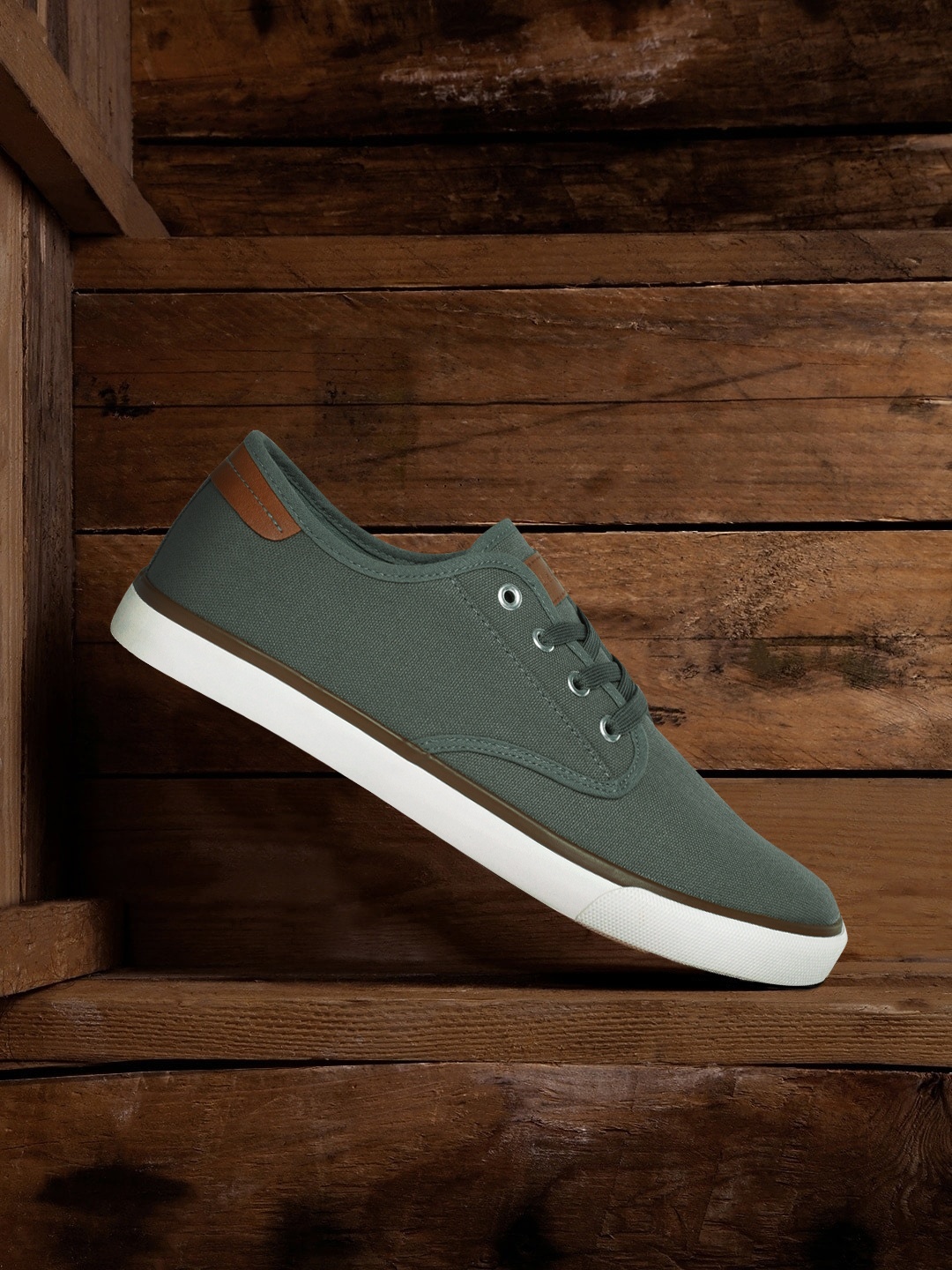 

Mast & Harbour Men Grey Sneakers