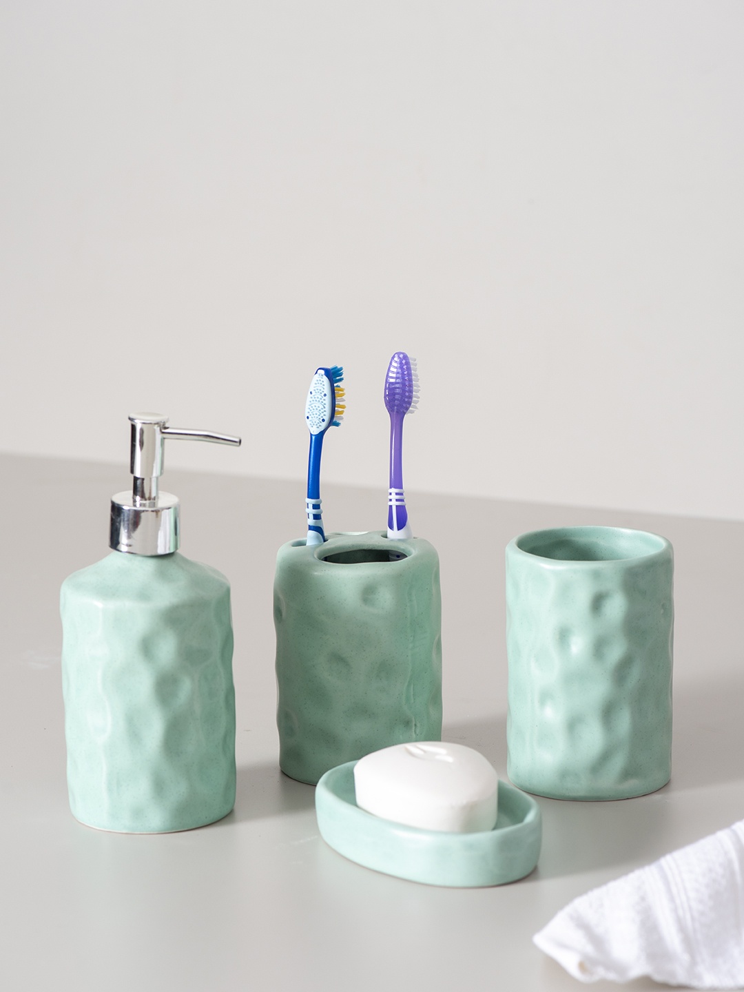 

THEDECORKART Set of 4 Green Bathroom Accessories