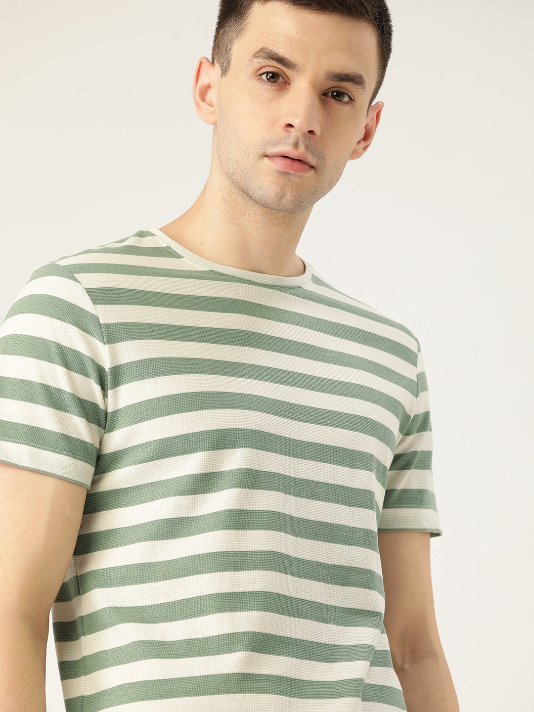 

ether Men Olive Green & Off-White Striped Round Neck T-shirt