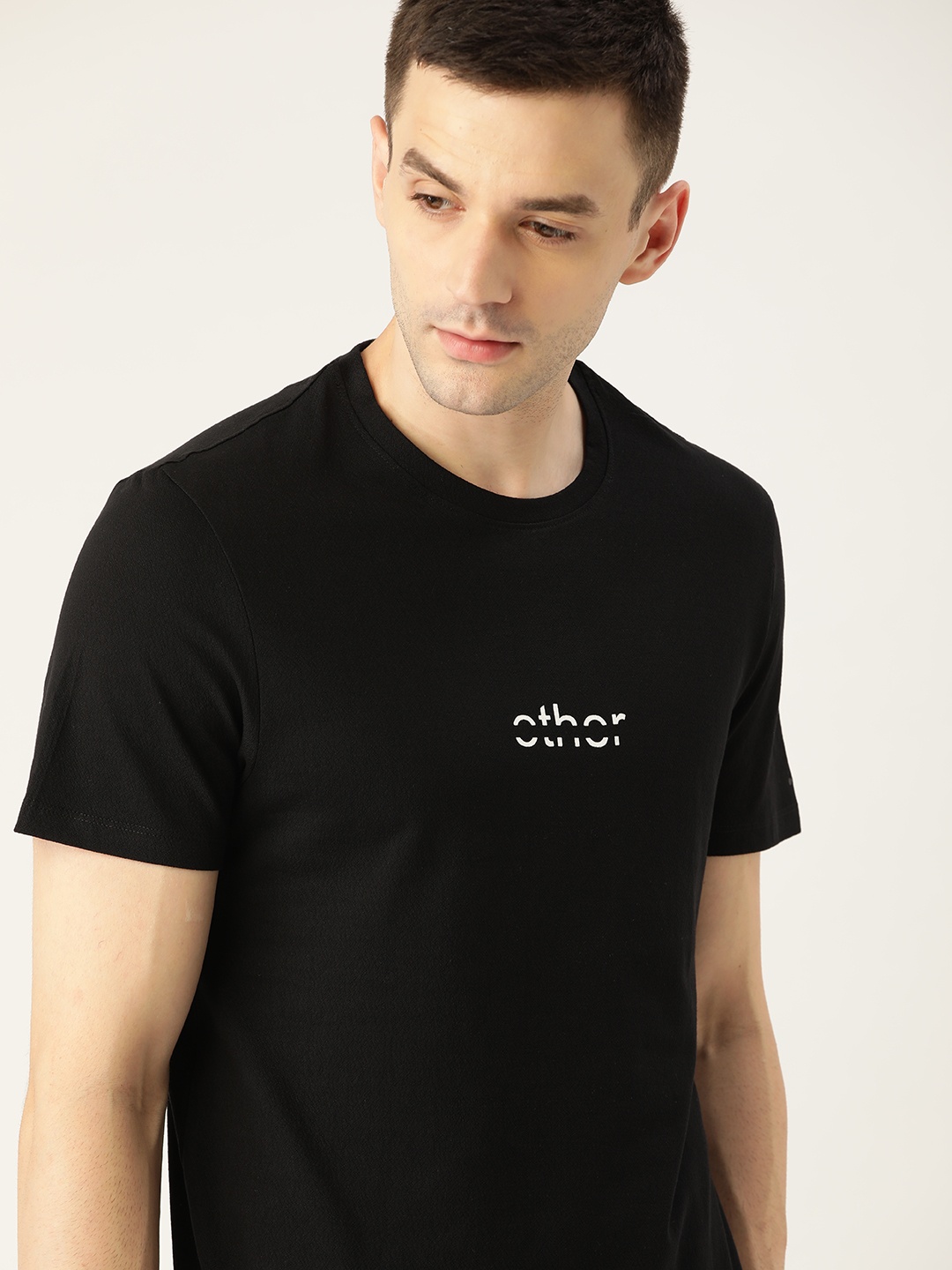 

ether Men Black Solid Round Neck T-shirt