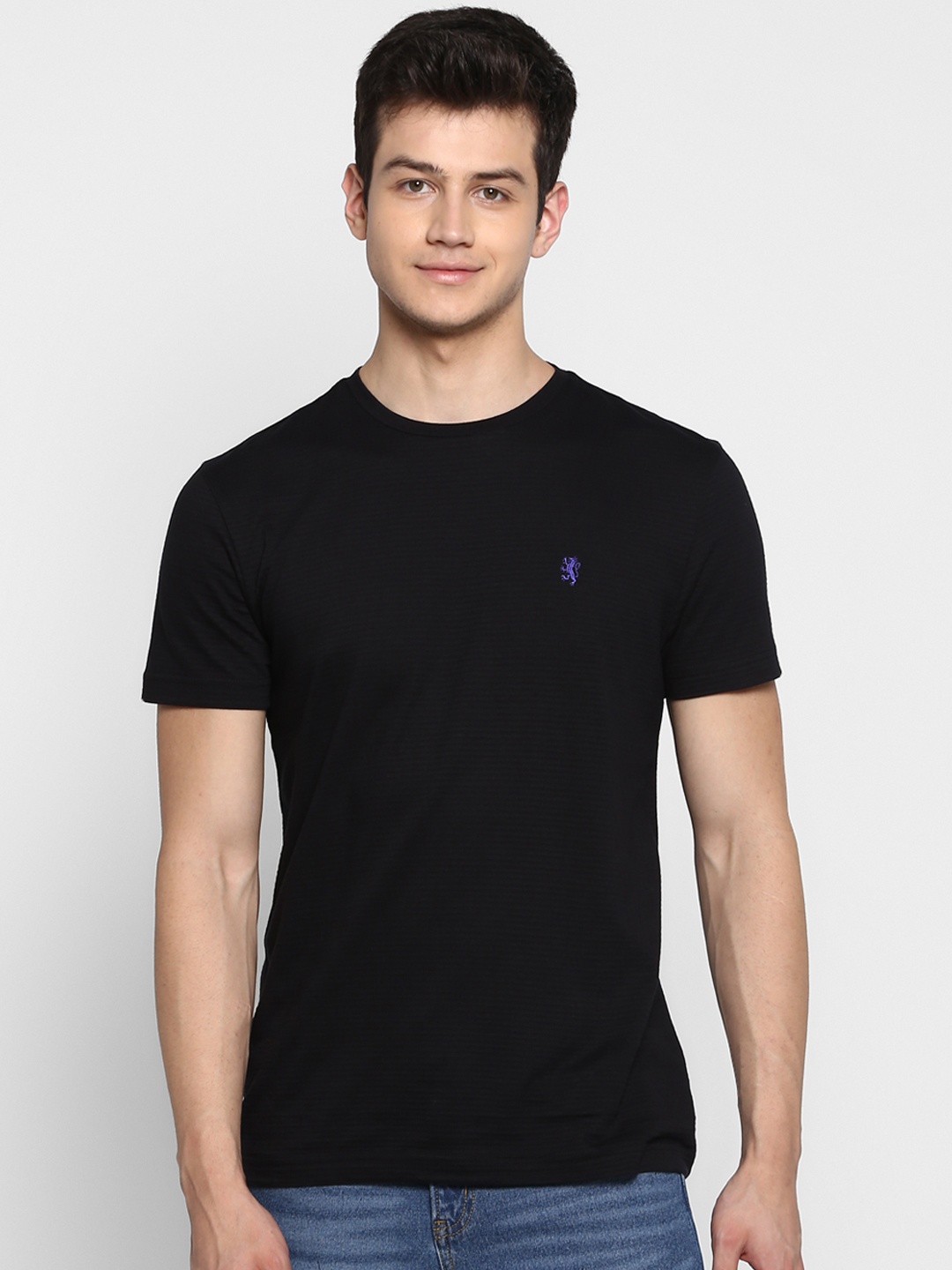 

Red Tape Men Black Solid Round Neck Pure Cotton T-shirt