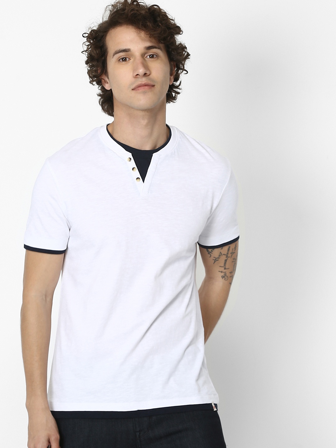 

Celio Men White Solid Round Neck Pure Cotton T-shirt