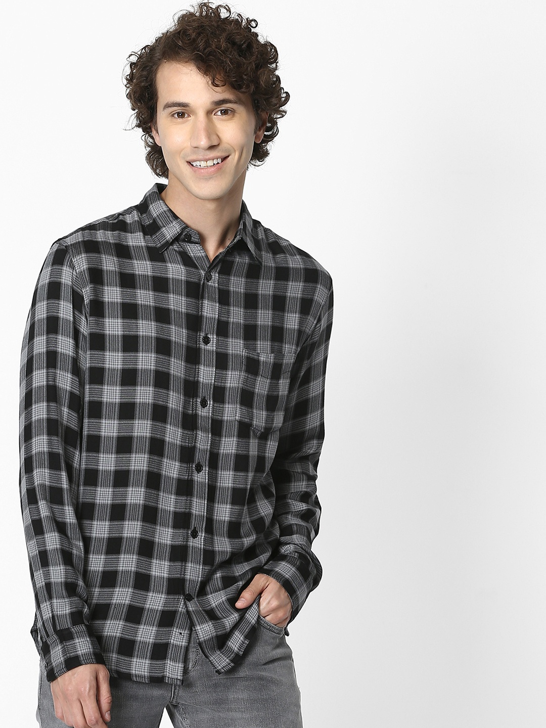 

Celio Men Black & Grey Regular Fit Checked Casual Shirt
