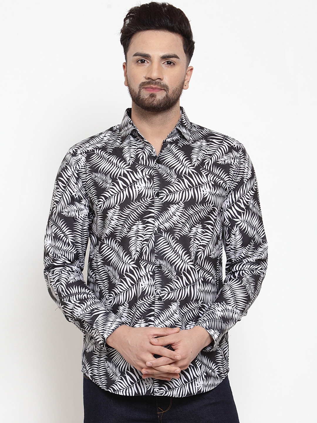 

JAINISH Men Black & White Tropical Printed Casual Shirt