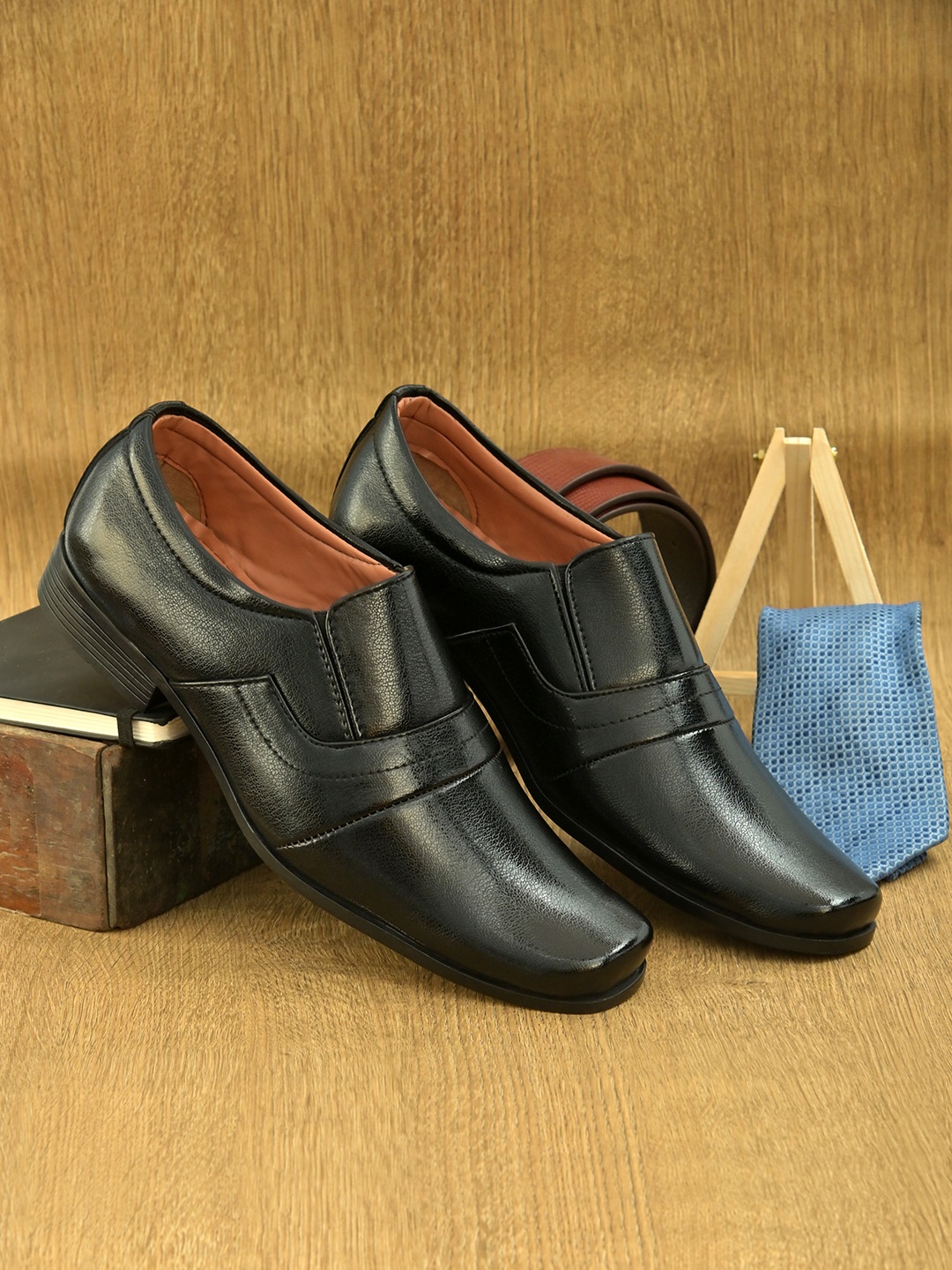 

Sir Corbett Men Black Semiformal Shoes