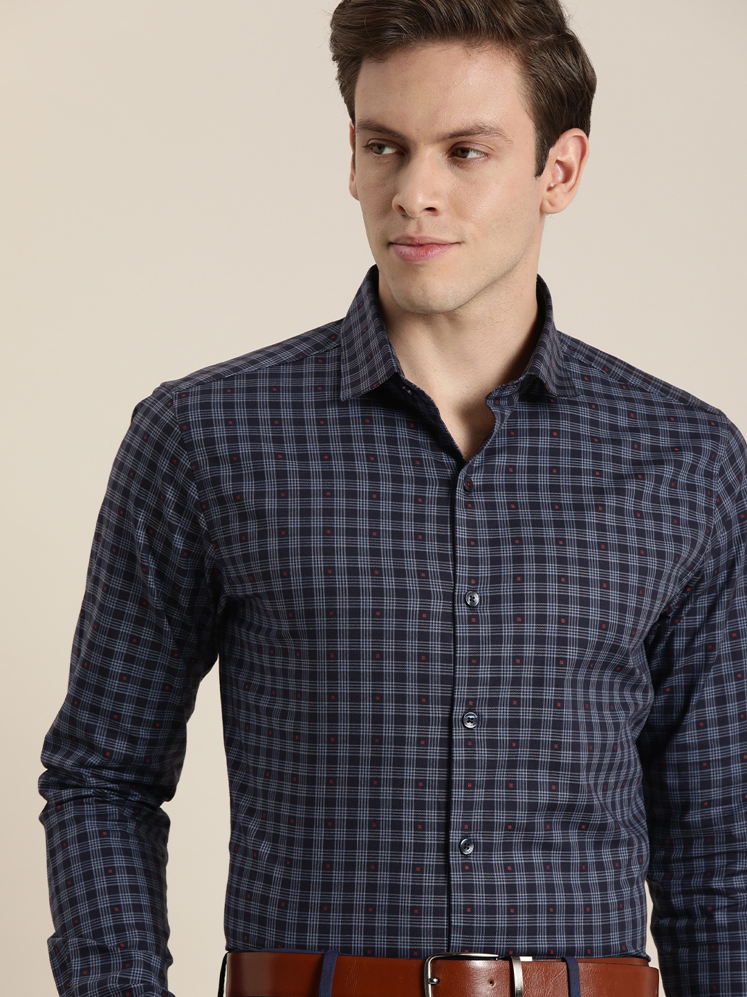 

INVICTUS Men Blue & Maroon Regular Fit Dobby Casual Shirt