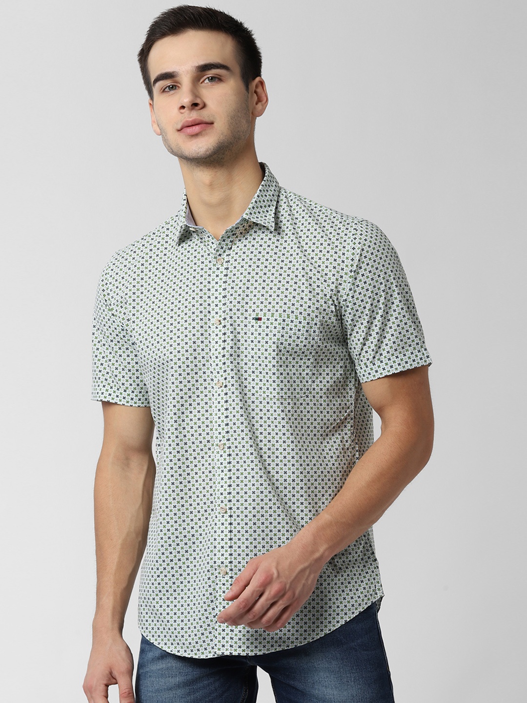 

Peter England Casuals Men Green & White Slim Fit Printed Casual Shirt