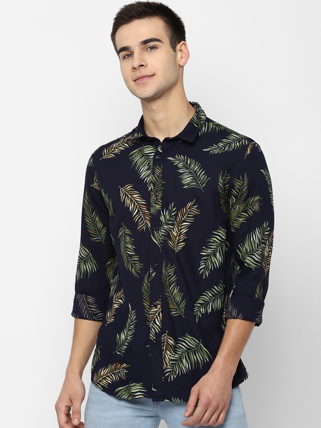

People Men Navy Blue & Green Regular Fit Printed Casual Shirt