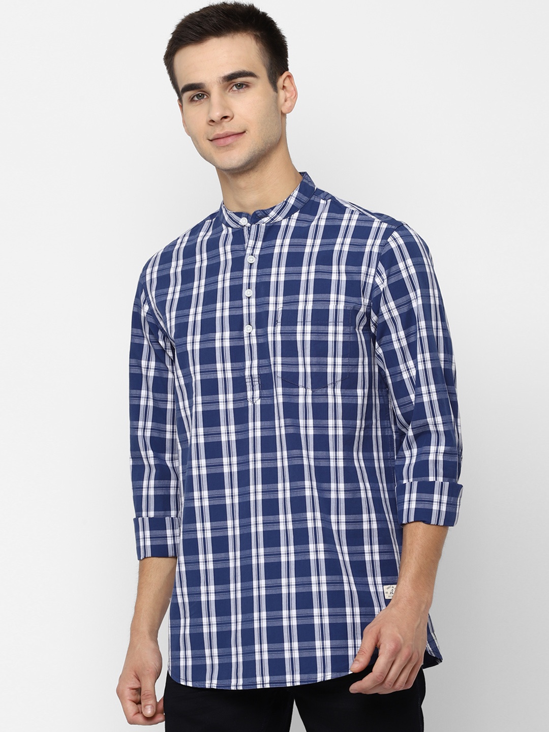 

People Men Navy Blue & Off-White Regular Fit Checked Casual Shirt