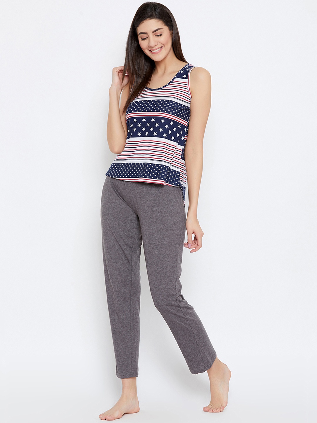

Clovia Women Grey & Blue Printed Night suit