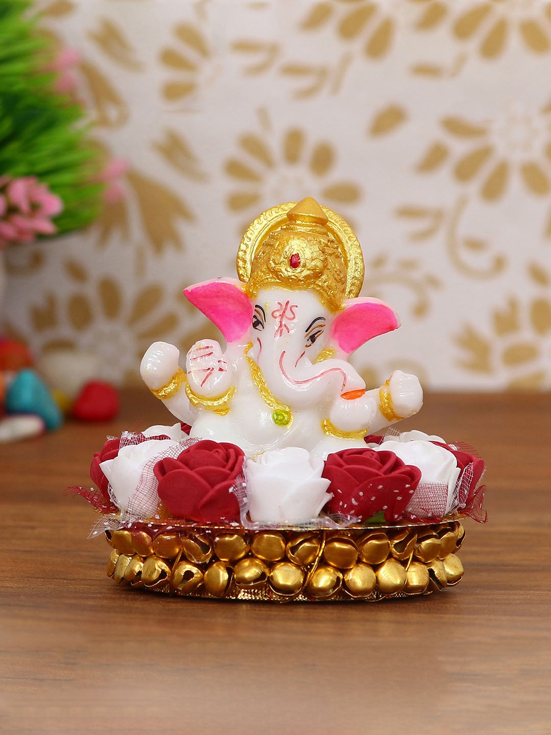

eCraftIndia White & Gold-Toned Handcrafted Lord Ganesha Idol on Decorated Plate