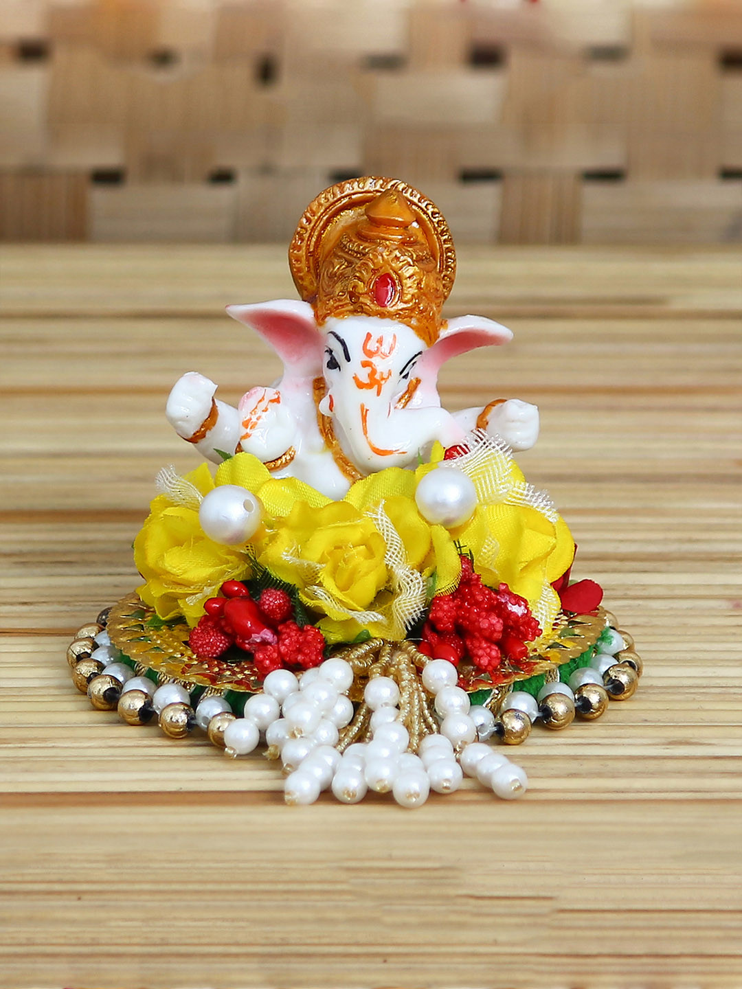 

eCraftIndia White & Yellow Handcrafted Lord Ganesha On Decorative Plate With Flowers