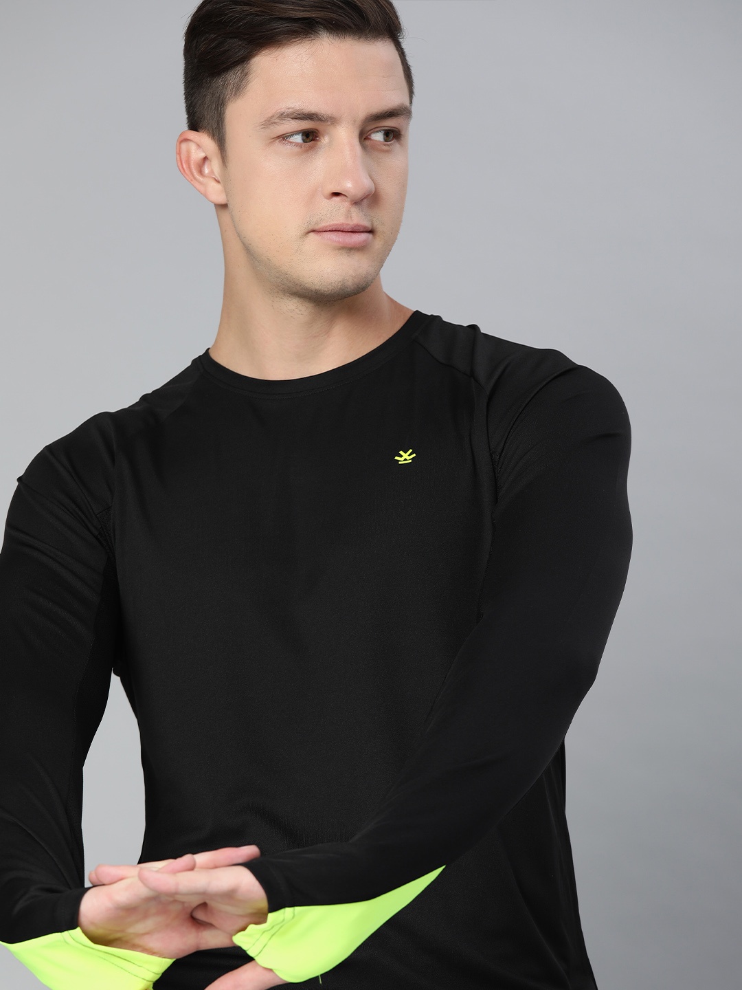 

WROGN ACTIVE Men Black Solid Round Neck T-shirt